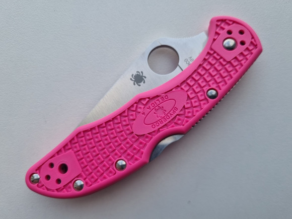 Складной нож Spyderco Delica 4 сталь S30V, рукоять Pink FRN