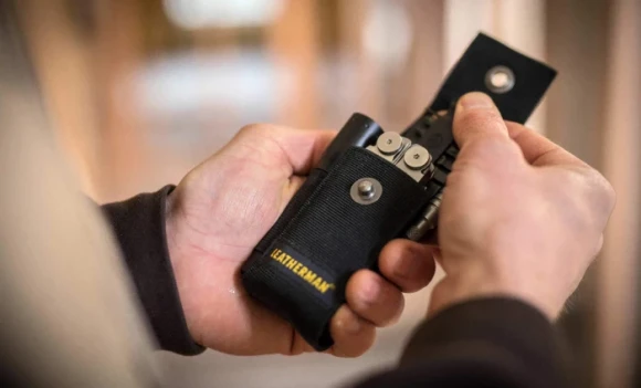 Чехол нейлоновый LEATHERMAN Nylon Pockets размер Medium, черный